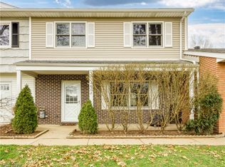 4002 Townhouse Ln, Uniontown, OH 44685