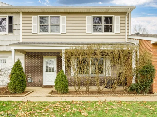 4002 Townhouse Ln, Uniontown, OH 44685
