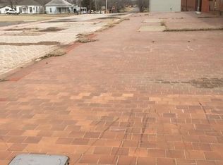 224 W Gary Blvd, Clinton, OK 73601