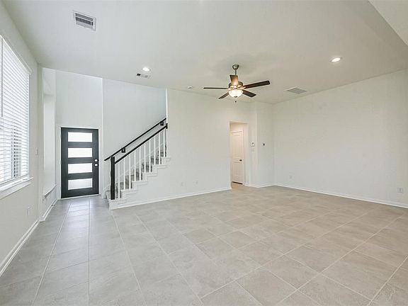 3rd image of 9426 Harvest Oak Ct