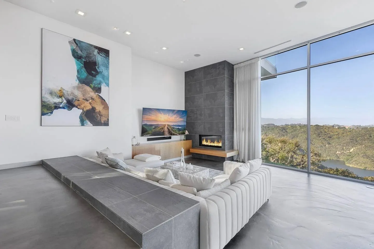 6 bed, 6.5 bath, 5402 sqft, $45,000 — Photo 4