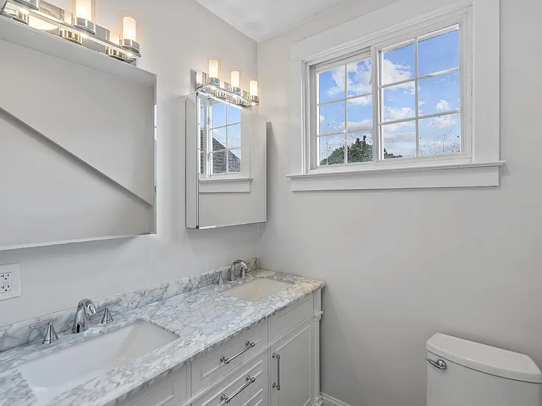 10 Lincoln Ave — Photo 12