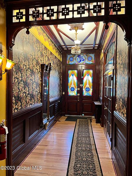 5th image of 30 Willett Street