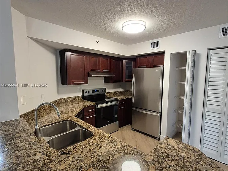 771 N Pine Island Rd #106 — Photo 8