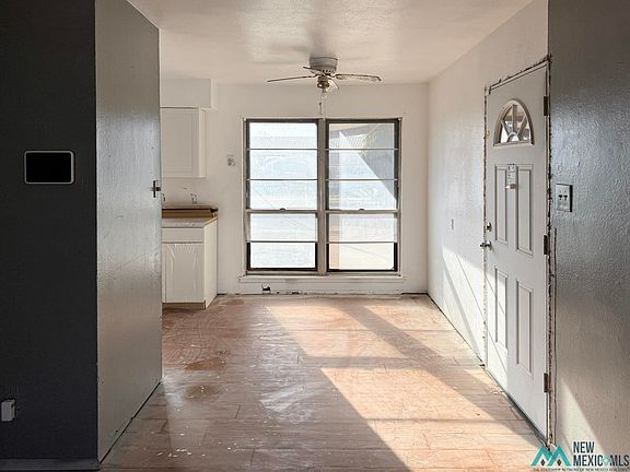 4th image of 929 Pecos St