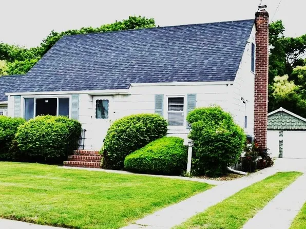 465 18th Street, West Babylon, NY 11704