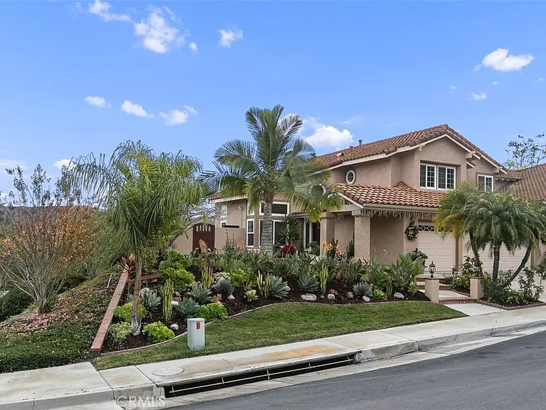 32 San Mateo — Photo 2