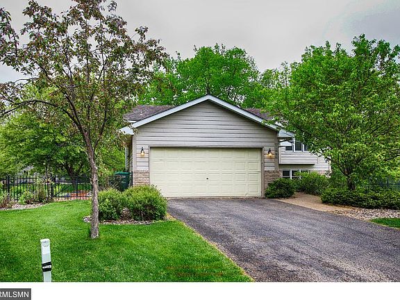 3rd image of 12304 Parkwood Pl
