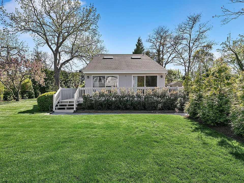 1 Peconic Ave