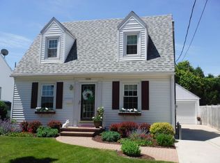 1228 N 8th St, Manitowoc, WI 54220