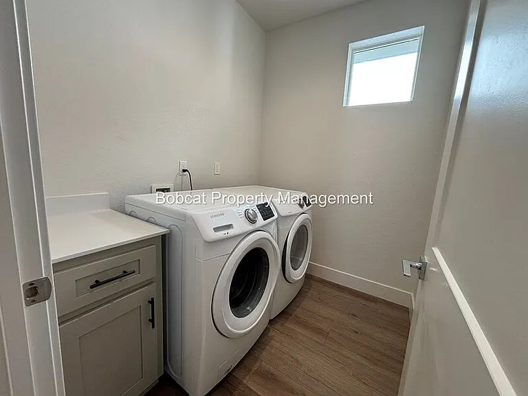 1287 Grove St — Photo 38