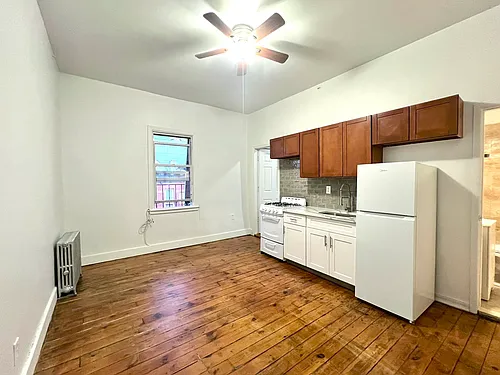 140 Franklin Ave #4B Photo 1