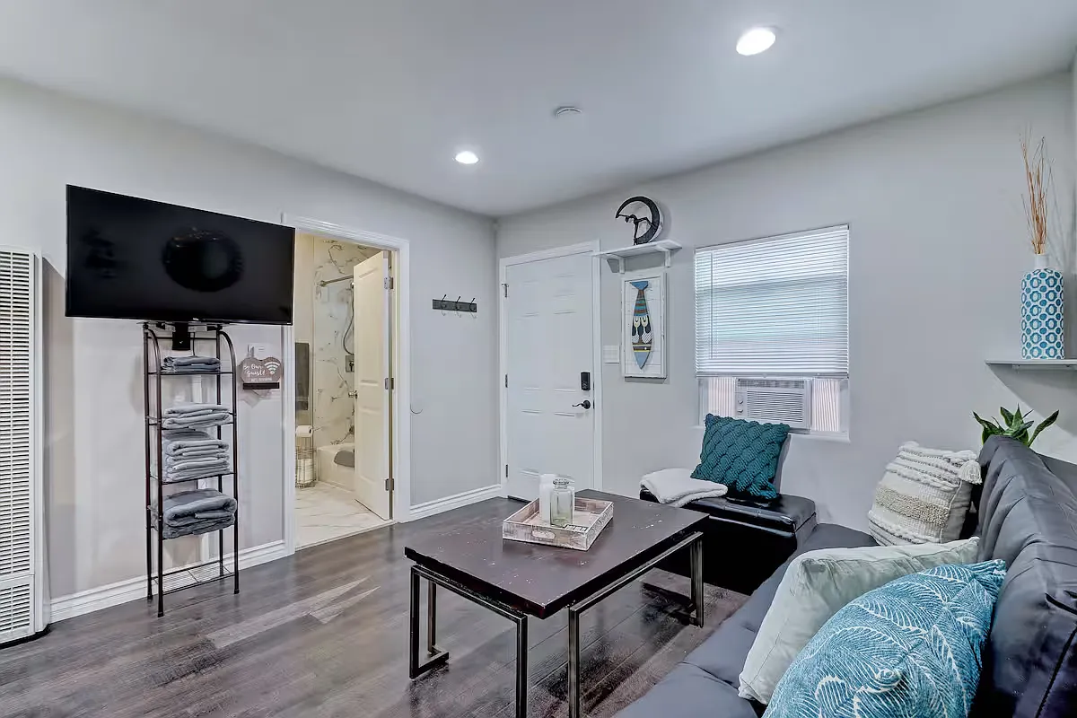 2 bed, 600 sqft, $3,000 — Photo 3