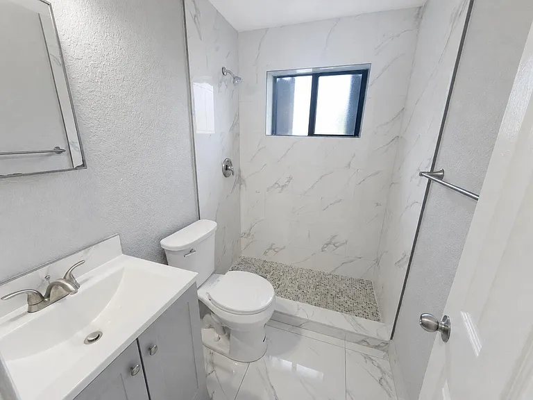 421 NW 7th St #1-4 — Photo 5