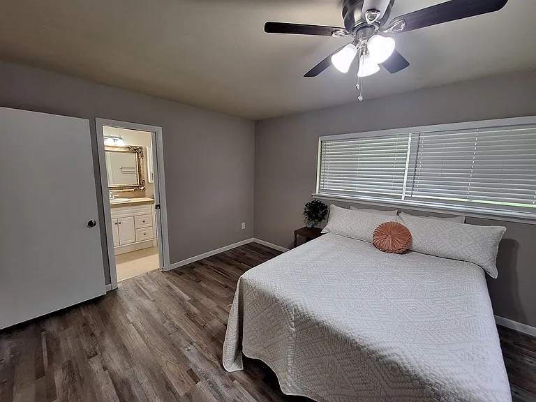 821 Princeton Rd — Photo 10