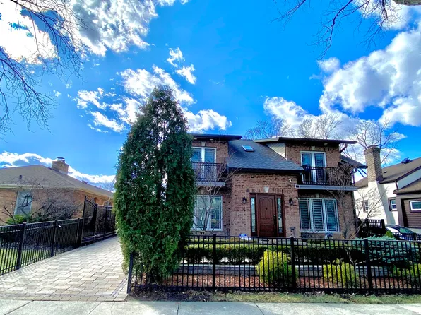 1052 Margret St, Des Plaines, IL 60016
