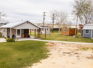 231 1st St #23, Vanderbilt, TX 77991