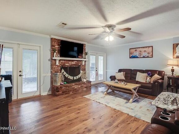 2nd image of 505 Evergreen Dr