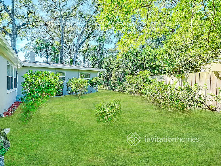 2459 Mercer Cir S — Photo 25