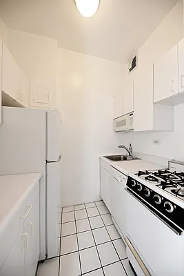 Rented by Buchbinder & Warren | media 6