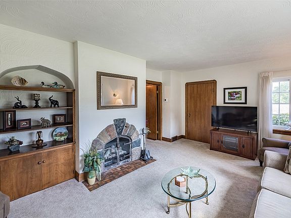 4th image of 4618 Upland Dr