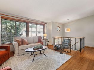 4623 Ridge Cliff Dr, Saint Paul, MN 55122