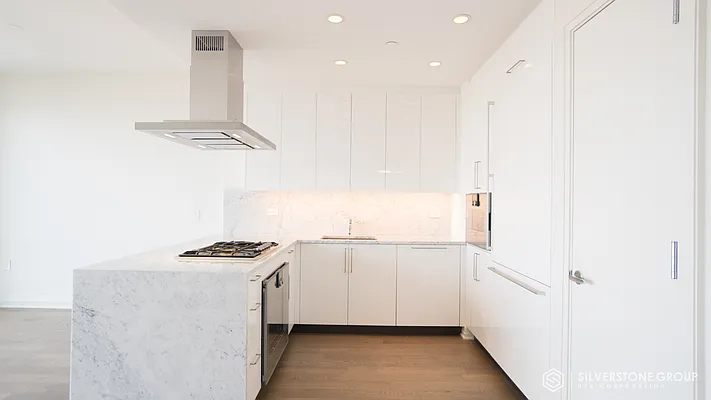 Rented by Silverstone Group USA Corp. | media 32