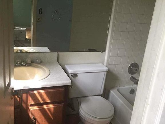 4th image of 3750 Jamestown Ct