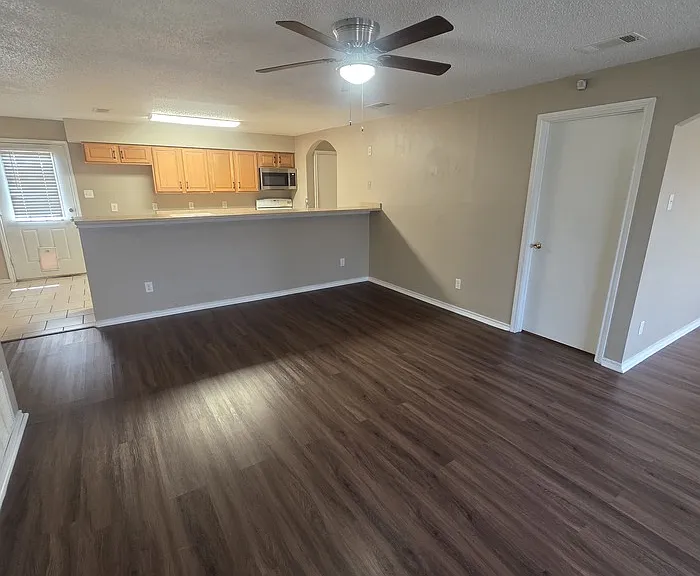 707 Devonian Dr — Photo 3