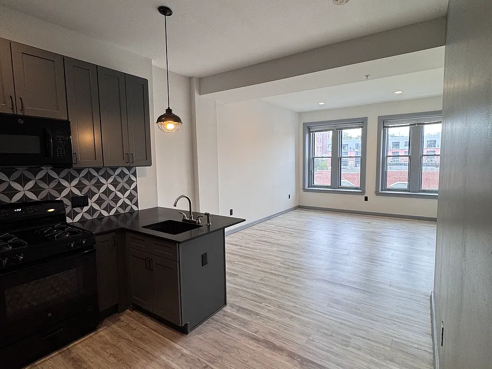 120 Northampton St #13