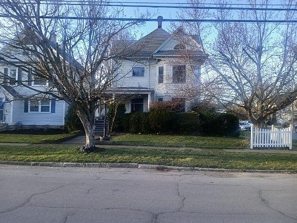 1st image of 502 W Henley St