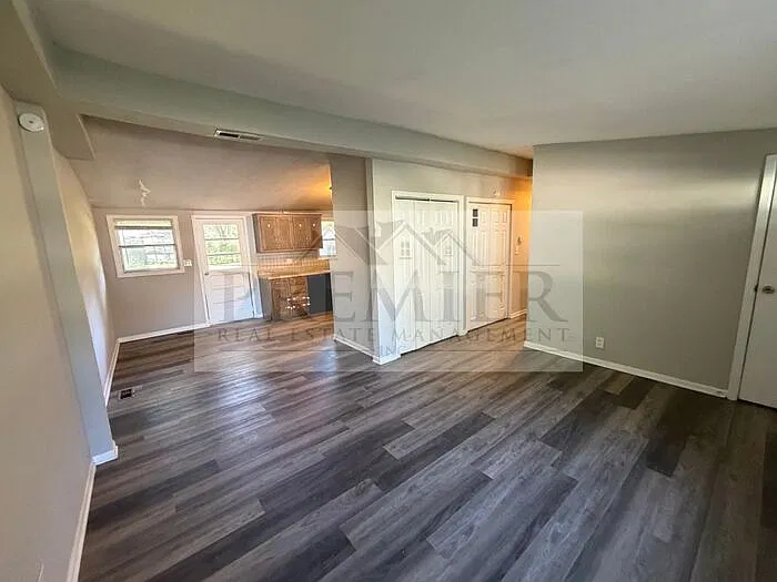 4 bed, 1.5 bath, 1200 sqft, $1,375 — Photo 3