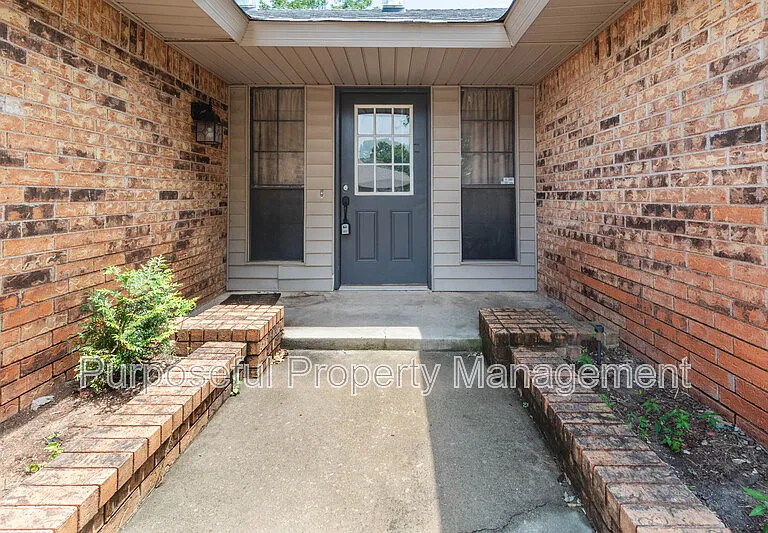 9204 Aaron Dr — Photo 3