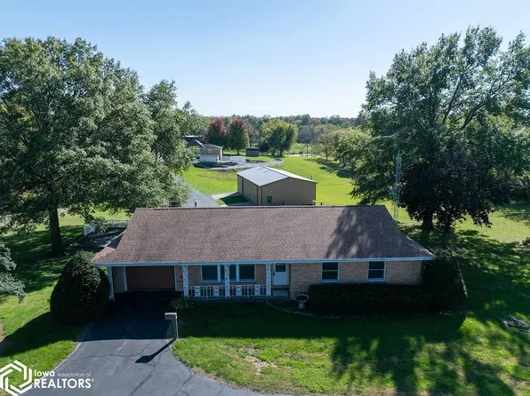 517 W Jackson St, Sigourney, IA 52591