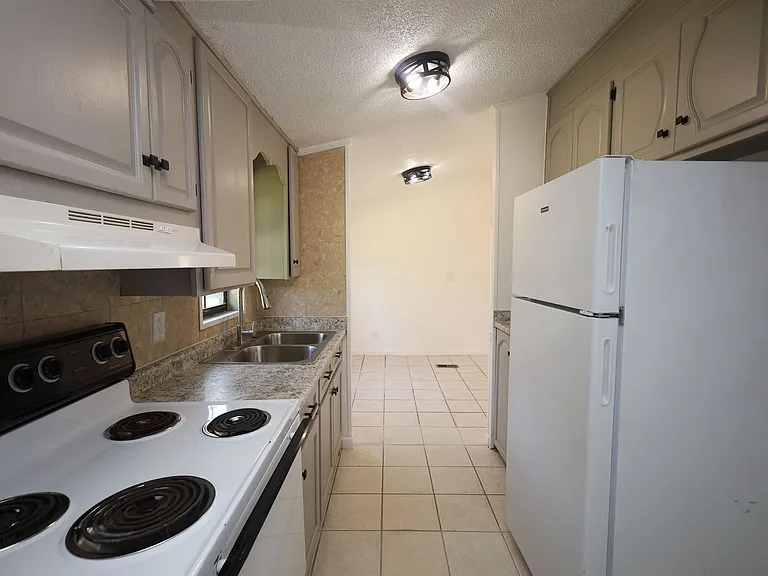 808 Penny Pl — Photo 5