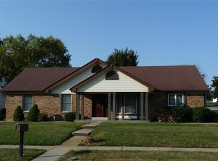 1584 Country Bend Dr, Saint Charles, MO