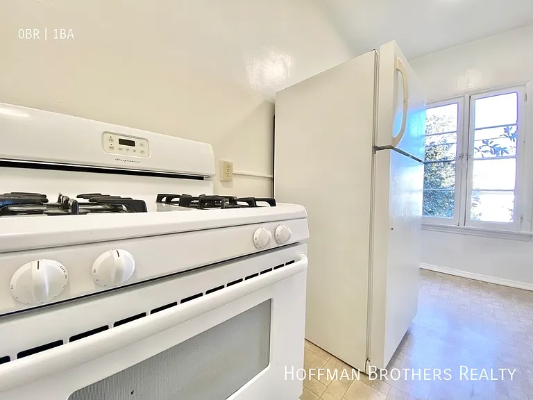 838 Sanborn Ave #105 — Photo 4