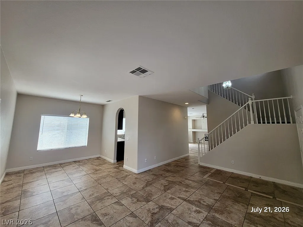3 bed, 2.5 bath, 1900 sqft, $2,395 — Photo 3