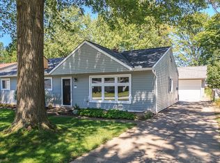 1391 Ranchland Dr, Mayfield Heights, OH 44124