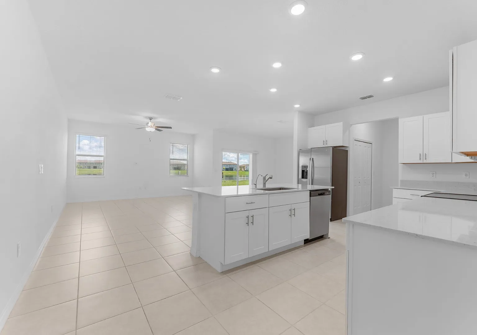 Stunning Large Mirada Townhome; 3 Br + Loft / 2.5 Ba/ 2 Car Garage-2300+ Sf! — Photo 4