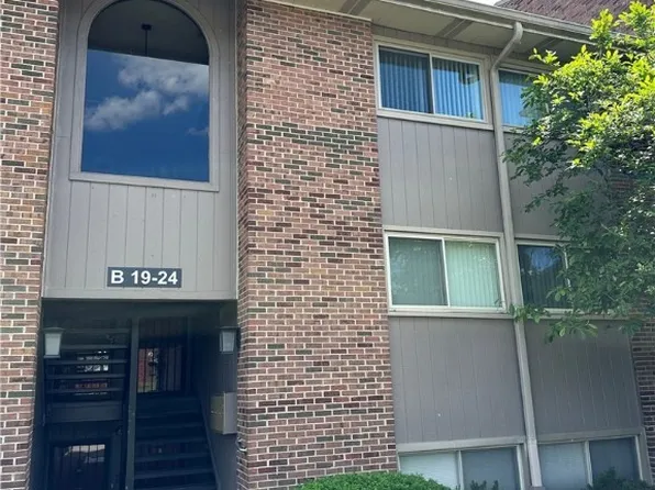 24 Lakeshore Drive, Clarksville, IN 47129