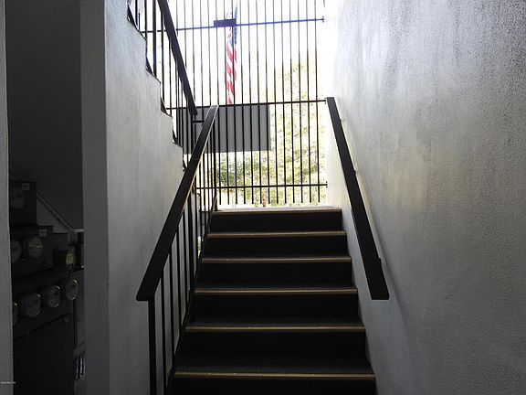 5th image of 1640 NE 40th Ave APT 208