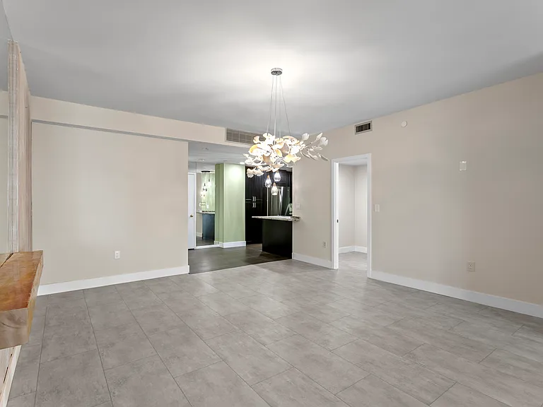 1 Beach Dr SE #1112 — Photo 7