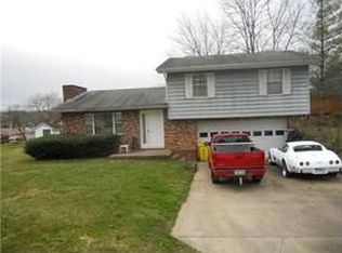 2391 Shaw Ln, Hurricane, WV 25526