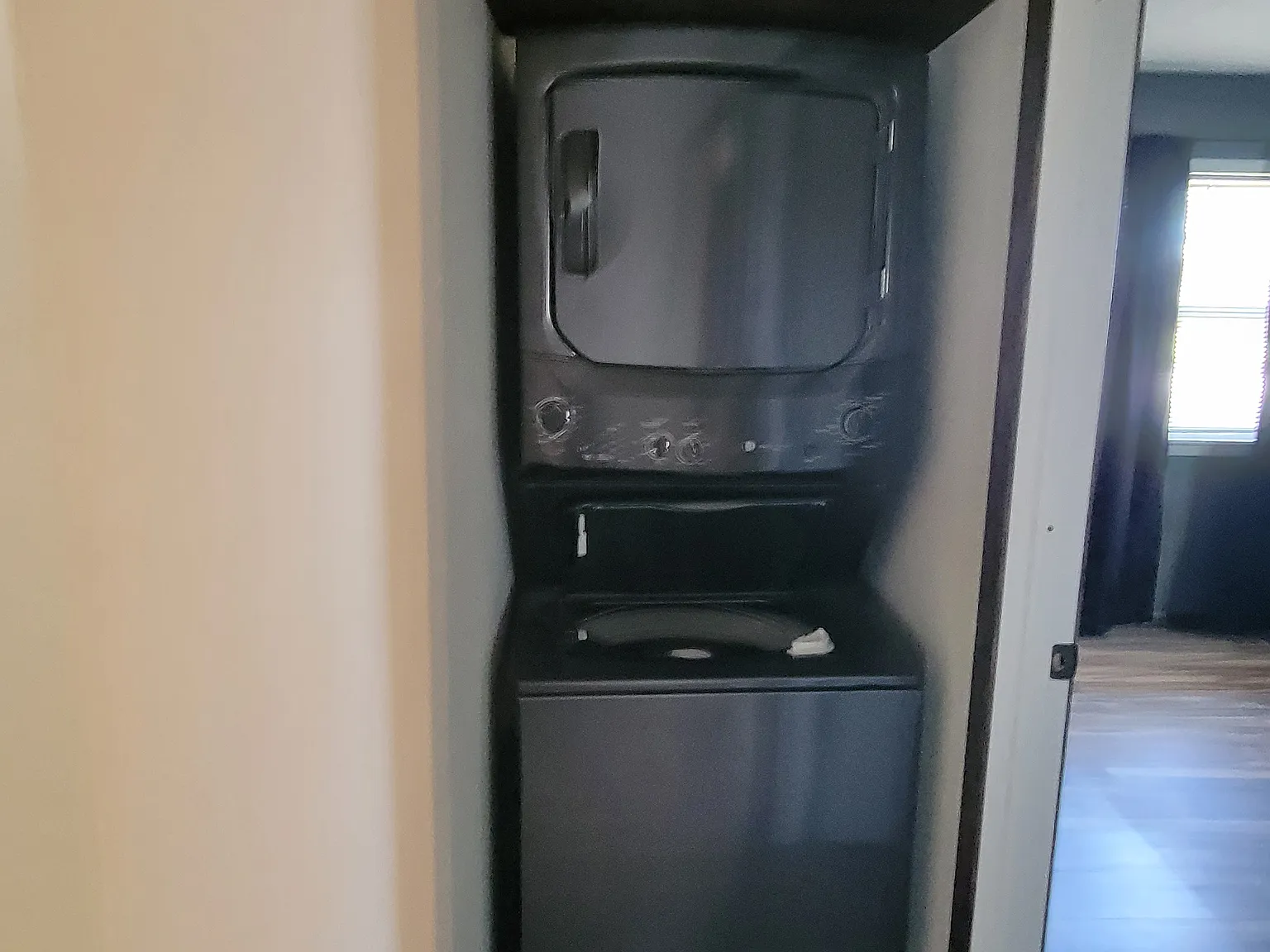 2 bed, 816 sqft, $900 — Photo 2