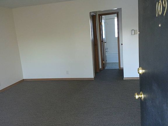 3rd image of 4817-4841 Holmes St #307