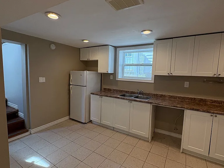 8 Birch Tree Cres — Photo 4