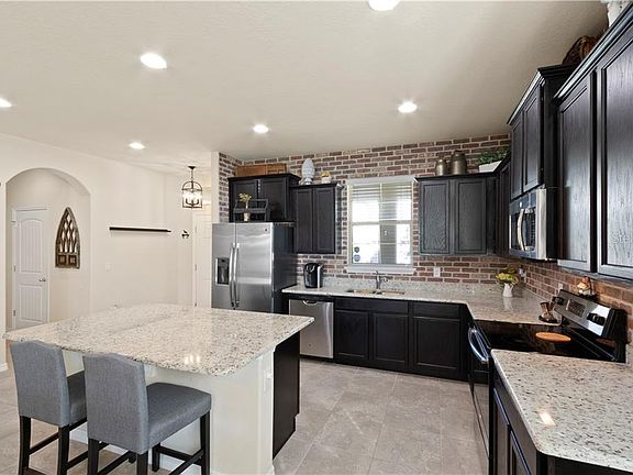 4th image of 8137 Lakeview Crossing Dr