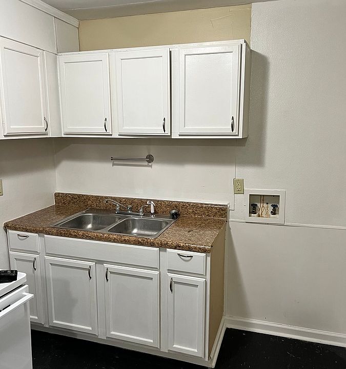 1st image of 3104 Summit Ave #L