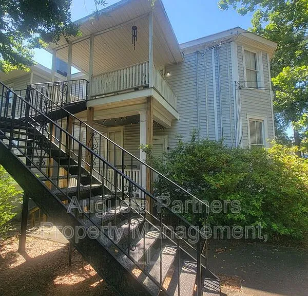 1330 Wingfield St — Photo 2